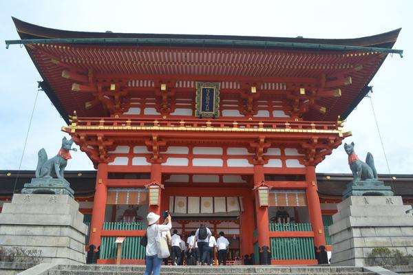 Фусими Инари Тайся. Храм тысячи ворот Фусими Инари Тайся. Храм тысячи ворот